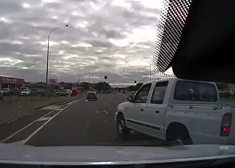 Aucklandski vozač gotovo je skrenuo s ceste u zastrašujućem incidentu na Manukau Roadu