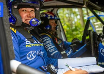 Australski međunarodni veteran automobila: ko-vožnja s Travisom Pastranom