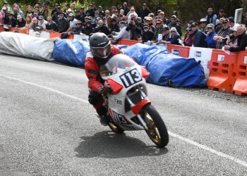 Bivši vojnik sjaji na suncu dok se penje na Bluff Hill