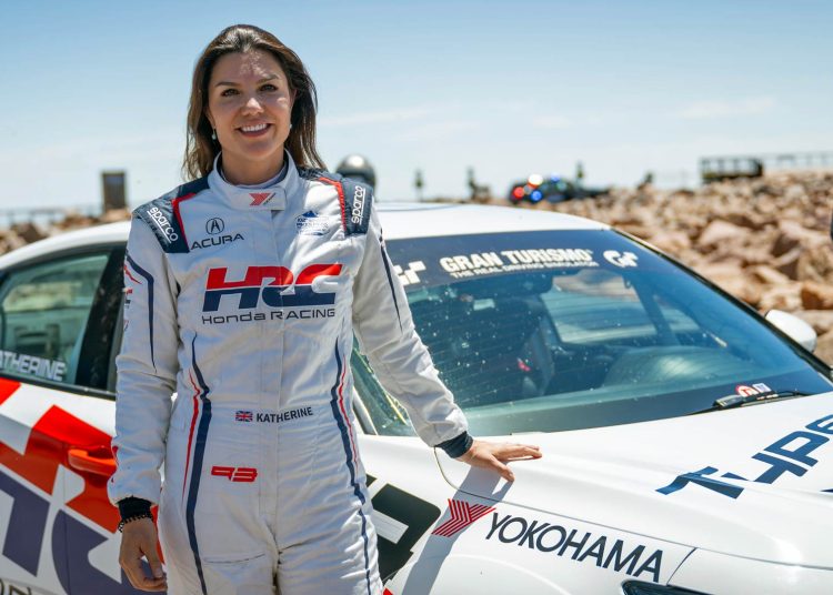 Britanska Katherine Legge nastupa u NASCAR Sprint Cupu Britanska Katherine Legge nastupa u NASCAR Sprint Cupu