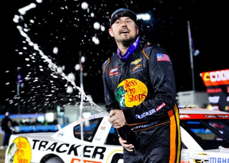 Connor Hall, JR Motorsports vodi u prvoj polovini sezone 2025. – kratka scena Connor Hall, JR Motorsports vodi u prvoj polovini sezone 2025. – kratka scena