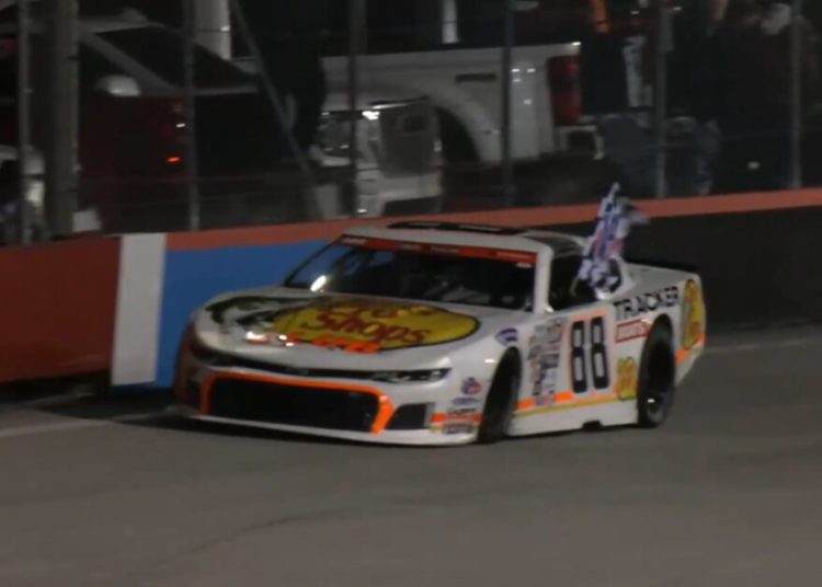 Connor Hall pobjeđuje na New Riveru u svojoj debitantskoj utrci za turneju s…