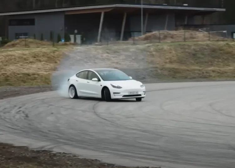 Estonski tim želi stvoriti Teslu za natjecateljski drifting