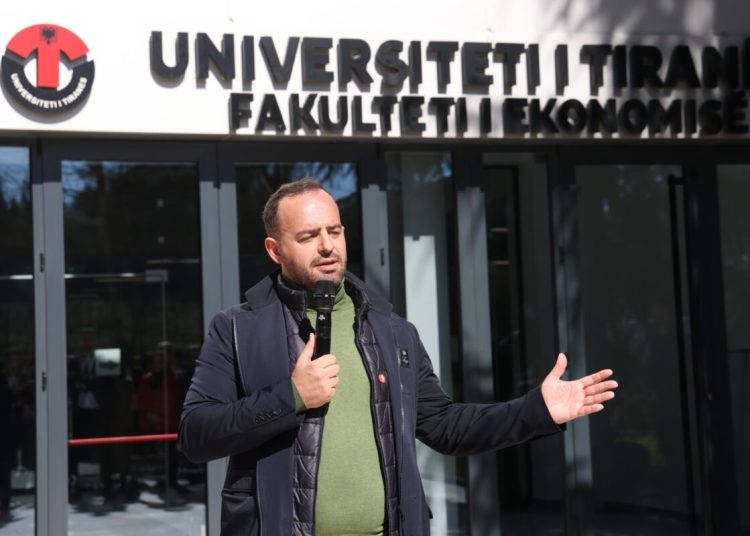 Europski trofej stiže na Ekonomski fakultet Europski trofej stiže na Ekonomski fakultet