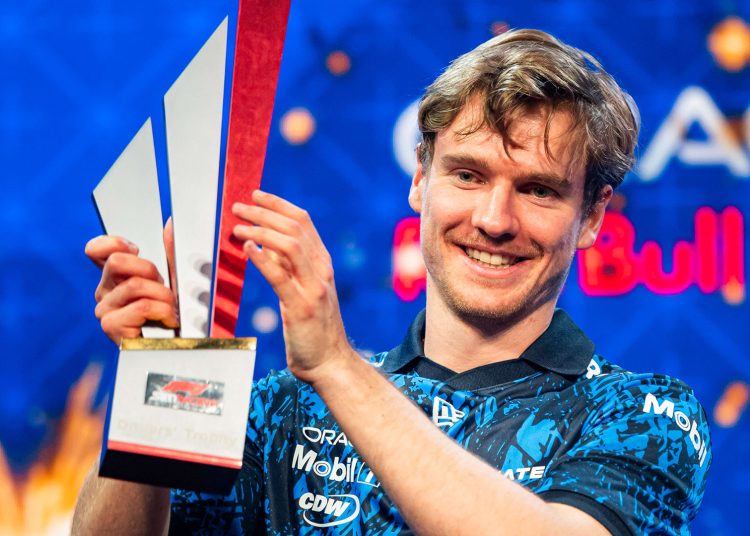 JARNO OPMEER I RED BULL KRONIRANI TIJEKOM FINALE F1 SIM RACING SVJETSKOG PRVENSTVA U ABU DABIJU JARNO OPMEER I RED BULL KRONIRANI TIJEKOM FINALE F1 SIM RACING SVJETSKOG PRVENSTVA U ABU DABIJU