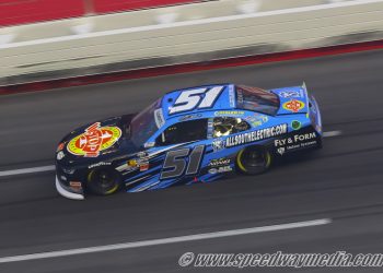 Jeremy Clements starta 500. Xfinity na Cotu