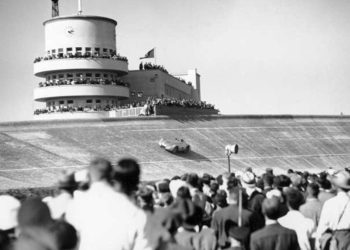 Njemačka najneobičnija trkačka staza bila je samo dva ravnomjerna 6 milja povezana smiješnim bankarstvom