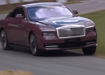 Rolls-Royce Spectre bio je poznat kao automobil s vozačem sve dok nije ubrzao po stazi