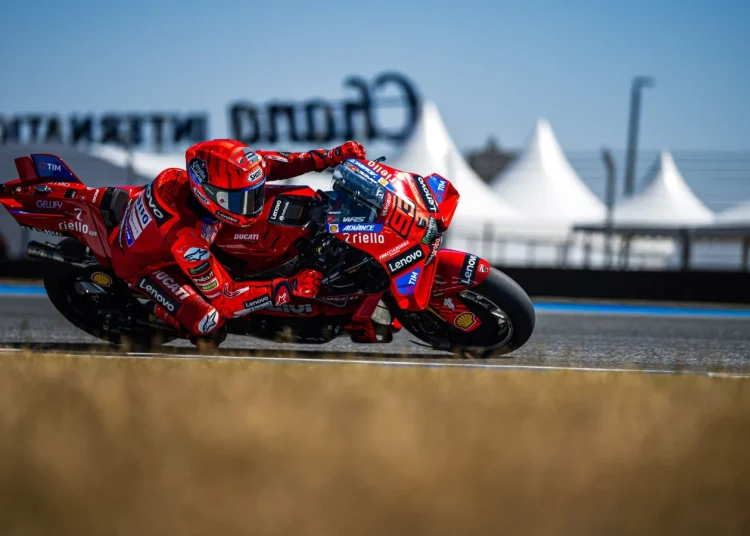 Tri Ducati jahača jahala Tri Ducati jahača jahala