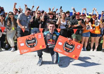 Vodeći, Mostert uhvatio kao Feeney osvoji pole dvostruko