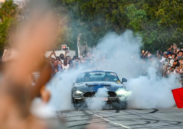 Zvjezdana postava uzbudljivih cestovnih automobila i superautomobila za King of the Hill