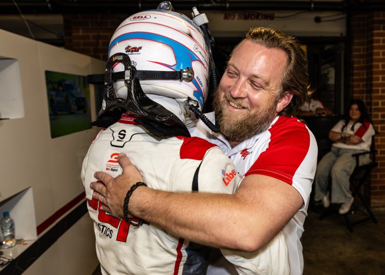 Zvučna riječ iz Brad Jones Racinga