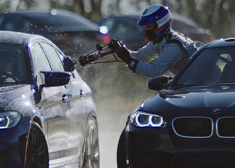 9 nevjerojatnih automobilskih podviga snimljenih na videu 9 nevjerojatnih automobilskih podviga snimljenih na videu