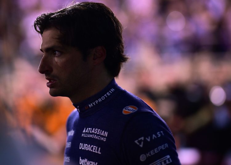 Carlos Sainz objašnjava incident s Yuki Tsunodom koji je doveo do umirovljenja na ‘Frustrirajućem’ Bahrein Grand Prixu Carlos Sainz objašnjava incident s Yuki Tsunodom koji je doveo do umirovljenja na ‘Frustrirajućem’ Bahrein Grand Prixu