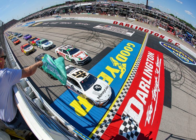 Darlingtonova startna postava: travanj 2025. (NASCAR Cup Series) Darlingtonova startna postava: travanj 2025. (NASCAR Cup Series)