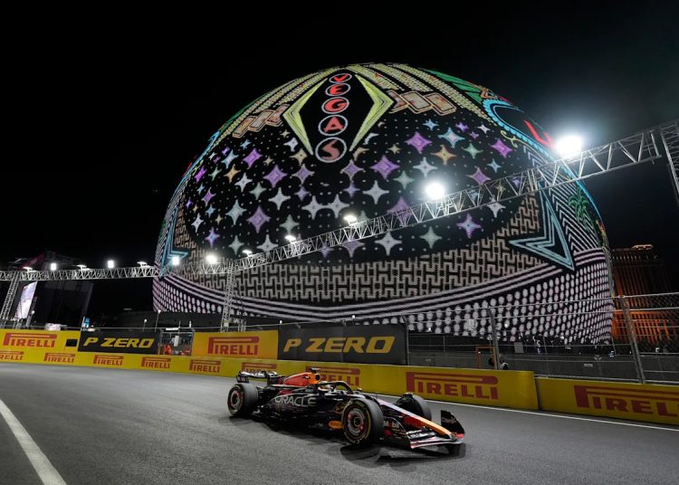 F1 Las Vegas Grand Prix: Max Verstappen slavi unatoč incidentu na prvom okretaju, oštećenjima i 5-sekundnoj kazni