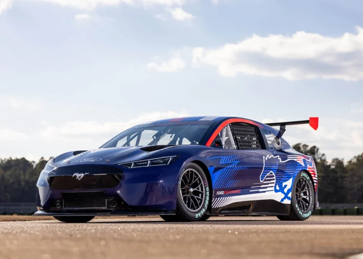 Ford Mustang Mach-E NASCAR EV prototip nadmašio prošli benzin