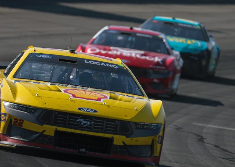 Ford predstavlja novi oglas koji oslikava sveprisutnost u moto sportu Ford predstavlja novi oglas koji oslikava sveprisutnost u moto sportu