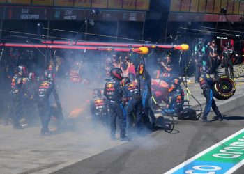 Formula 1: Carlos Sainz pobjeđuje na Grand Prixu Australije dok Max Verstappen ne uspijeva završiti.