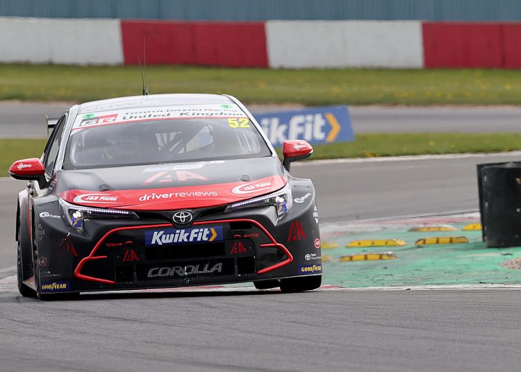 Gordon Shedden ostvaruje pozitivne rezultate nakon povratka modrice