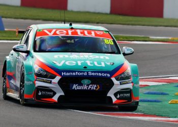 Ingram vodi Sutton u praksi na početku sezone 2025.