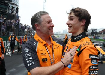 
Izvještaj o utrkama Grand Prix Kine: Oscar Piastri pobjeđuje Landa Norrisa i Georgea Russella na kineskom Grand Prixu s izvanrednom izvedbom
