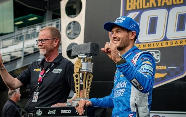 Jon Edwards iz Hendrick Motorsportsa odaje počast NASCAR-u i trkačkoj zajednici Jon Edwards iz Hendrick Motorsportsa odaje počast NASCAR-u i trkačkoj zajednici