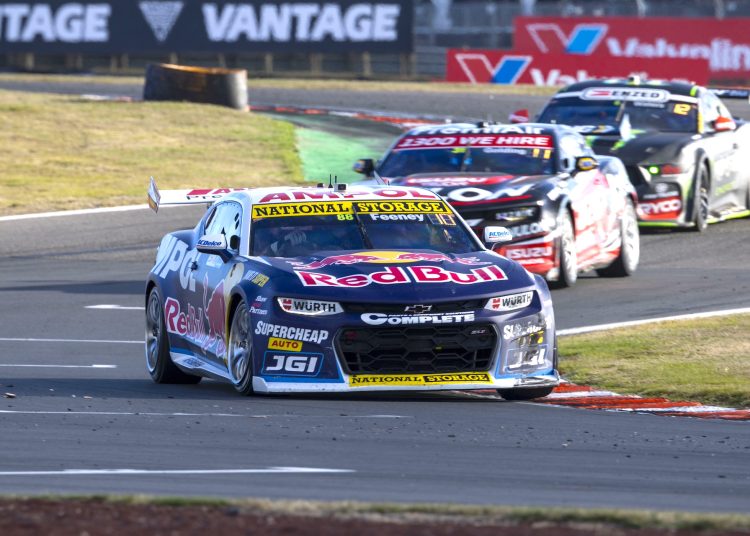 Kako je Trostruka osam fumblea natjerala Feeneyja na scenarij ‘rukavice Off’ – Supercars