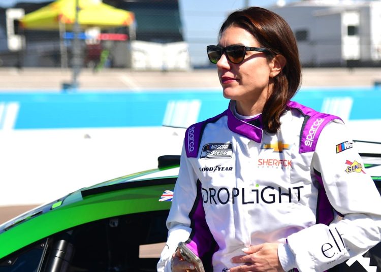 Katherine Legge dodaje još NASCAR kupa i Xfinity utrka u raspored za 2025. Katherine Legge dodaje još NASCAR kupa i Xfinity utrka u raspored za 2025.