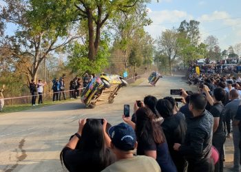 Kohima ug Hosts indijski trkački festival