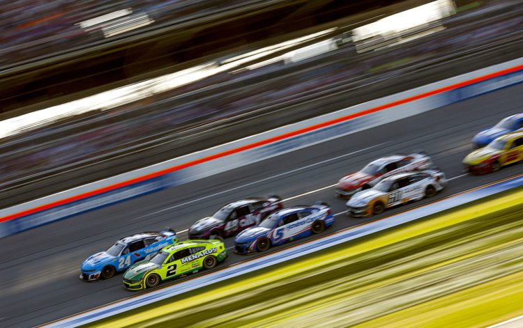 Larson postavlja rekord na pozornici serije NASCAR Cup, vodi četiri Hendrick Motorsports Top 10 u Talladega Larson postavlja rekord na pozornici serije NASCAR Cup, vodi četiri Hendrick Motorsports Top 10 u Talladega