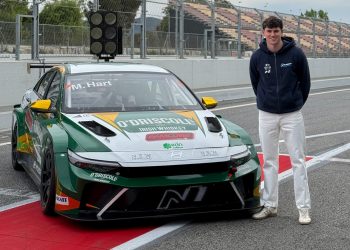 Max Hart potpisuje ugovor s TCR Europe