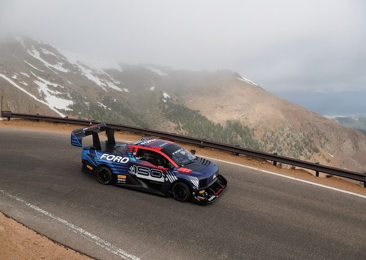 Romain Dumas dominira rano izdanje kako bi osvojio peti Pikes Peak International Hill Climb. Romain Dumas dominira rano izdanje kako bi osvojio peti Pikes Peak International Hill Climb.
