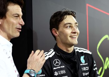 Wolff hvali Russellovu ‘Nevjerojatnu vožnju’ usred brojnih problema s automobilom u Bahreinu dok procjenjuje može li Mercedes sustići McLaren