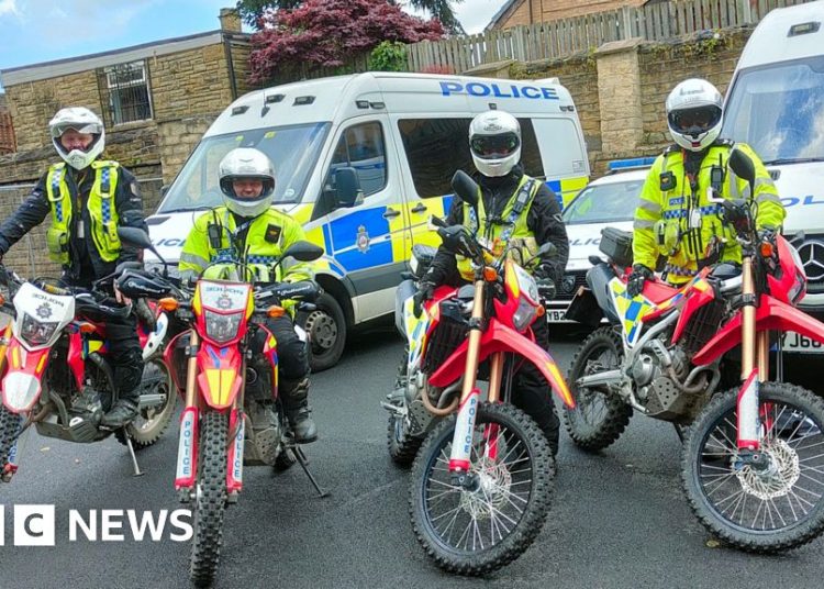 Zaplijenjeni ilegalni off-road bicikli u akciji u Kirkleesu Zaplijenjeni ilegalni off-road bicikli u akciji u Kirkleesu