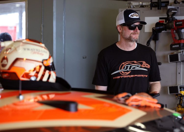 Dale Earnhardt Jr. prisjeća se svog jedinog incidenta s Toddom Bodineom Dale Earnhardt Jr. prisjeća se svog jedinog incidenta s Toddom Bodineom