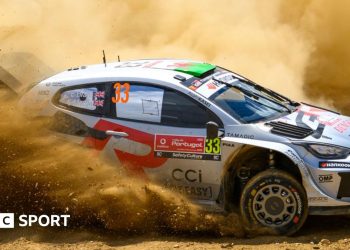 Elfyn Evans gubi vodstvo dok Sebastien Ogier osvaja pobjedu na Svjetskom prvenstvu u skupu u Portugalu