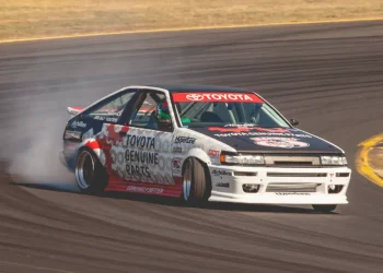 Jedan posljednji krug, jedan završni rekord. Japanski Drift King povukao se u plamenu slave.