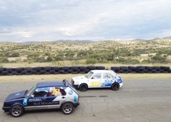 Karirana slava zastave na trkačkoj stazi Tony Rust