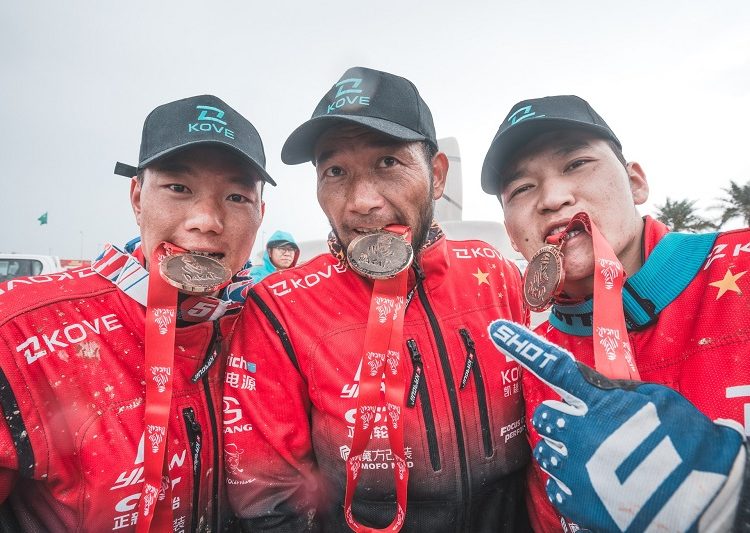 Kove moto dječak hrkanje Kove moto dječak hrkanje