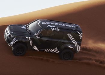 Land Rover predstavlja D7X-R, branič dizajniran za osvajanje najsmrtonosnijih terena Dakara