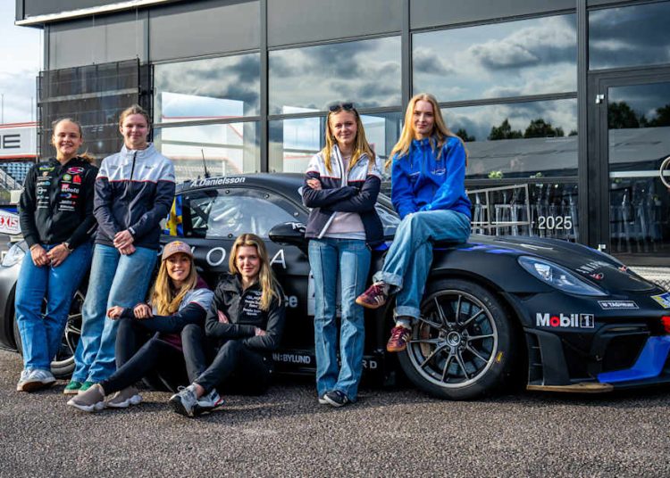 Mikaela vodi žene u motosportu