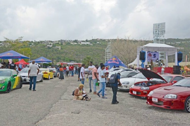 Obožavatelji uživaju u driftu na JDM izložbi automobila 2025.