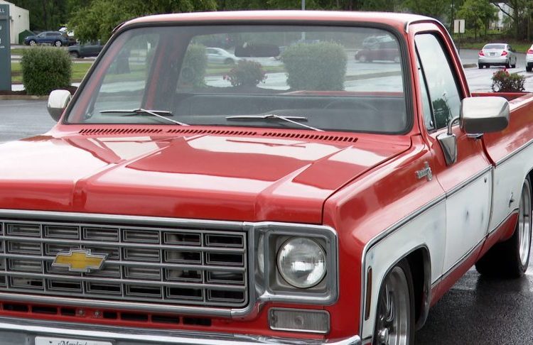 Paws and Pistons: Prikupljanje sredstava za parove ljubitelja automobila i pasa u Hagerstownu Paws and Pistons: Prikupljanje sredstava za parove ljubitelja automobila i pasa u Hagerstownu