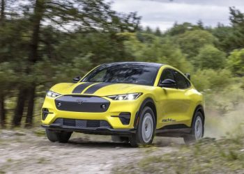 Podignuta ovjes off-road vozila: MACH-E Rally