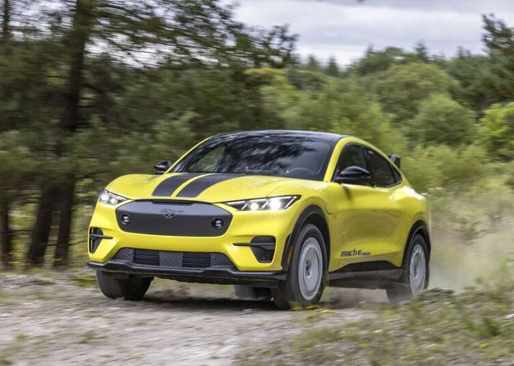 Podignuta ovjes off-road vozila: MACH-E Rally Podignuta ovjes off-road vozila: MACH-E Rally