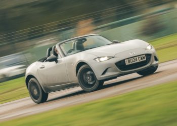 Pratite noći, lepljenje i puno ispiranja ekrana: 2000 milja u MX-5