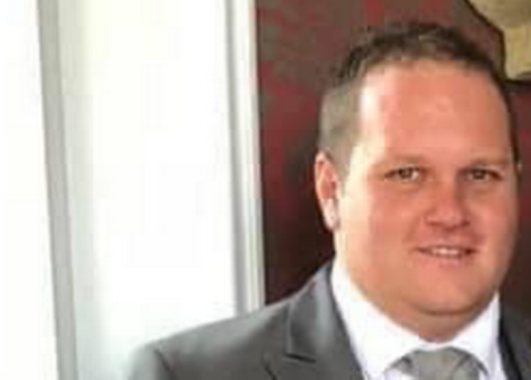 Prva slika ko-vozača ubijenog na mirnoj Jim Clark kao počast strastvenim ljubiteljima moto sporta