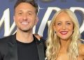 Radio voditelj Tommy Little uvodi značajnu promjenu u svom životu zbog glasina o ljubavnici Carrie Bickmore.