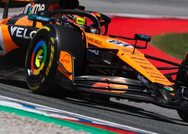 Španjolska Grand Prix FP3 Izvještaj i istaknute: Oscar Piastri najbrži ispred Landa Norrisa i Charlesa Leclerca u trećem treningu
Španjolska Grand Prix FP3 Izvještaj i istaknute: Oscar Piastri najbrži ispred Landa Norrisa i Charlesa Leclerca u trećem treningu